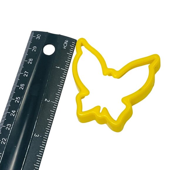Butterfly Shaped Yellow Plastic Cookie Cutter Vintage - Picture 4 of 4